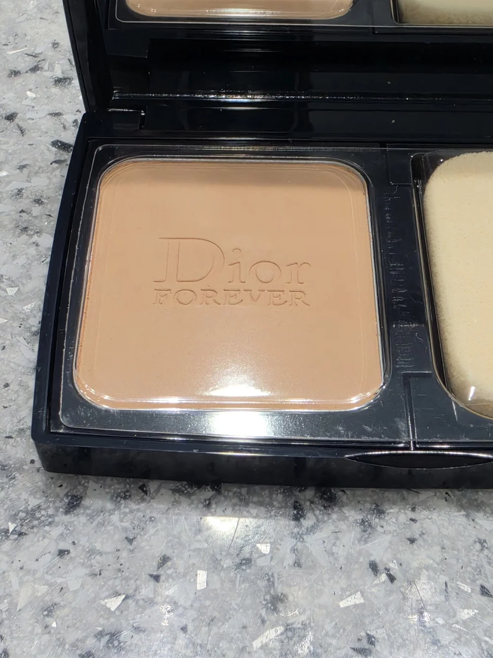 DIORSKIN FOREVER Compact Foundation 030 - Medium Beige